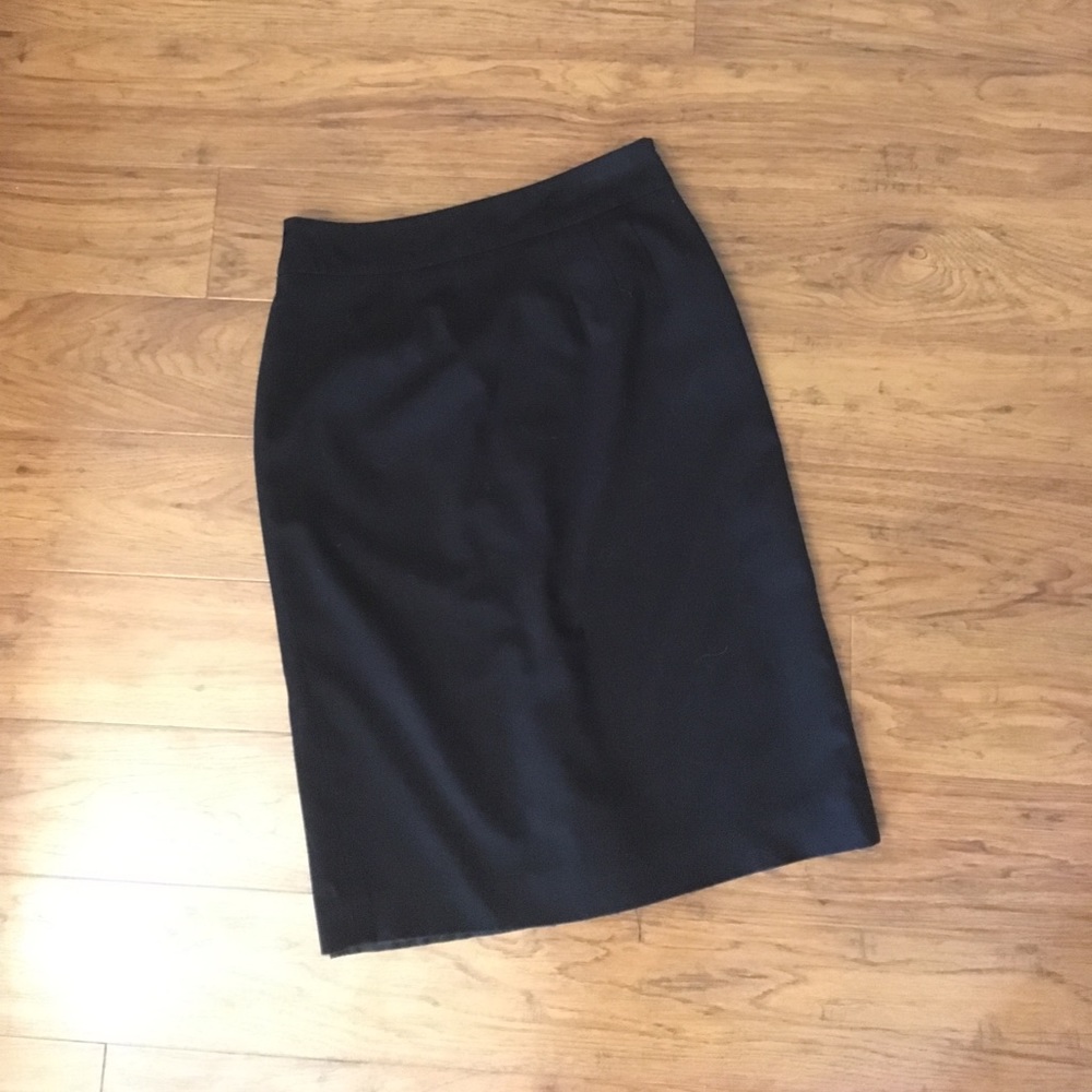 Woman’s Black Pencil Skirt with Ruffle